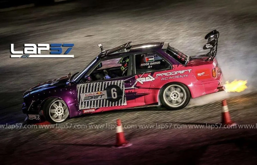 Noor Daoud drifting her BMW E46